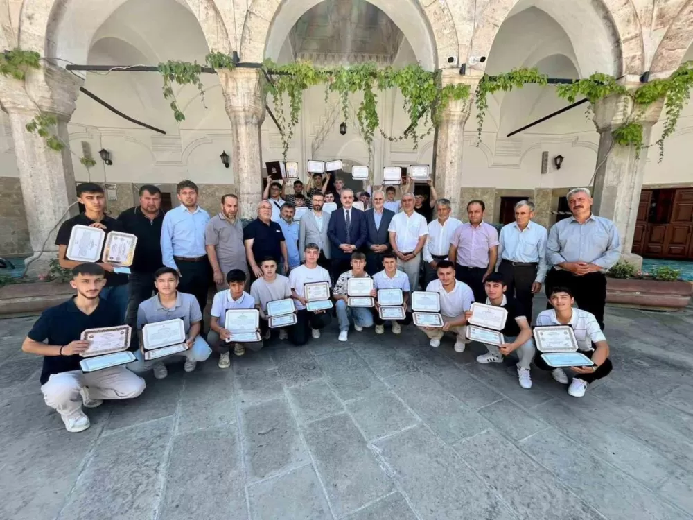 Amasya Büyükağa Kur’an Kursu’nda genç hafızlar, hafızlıklarını belgelediler