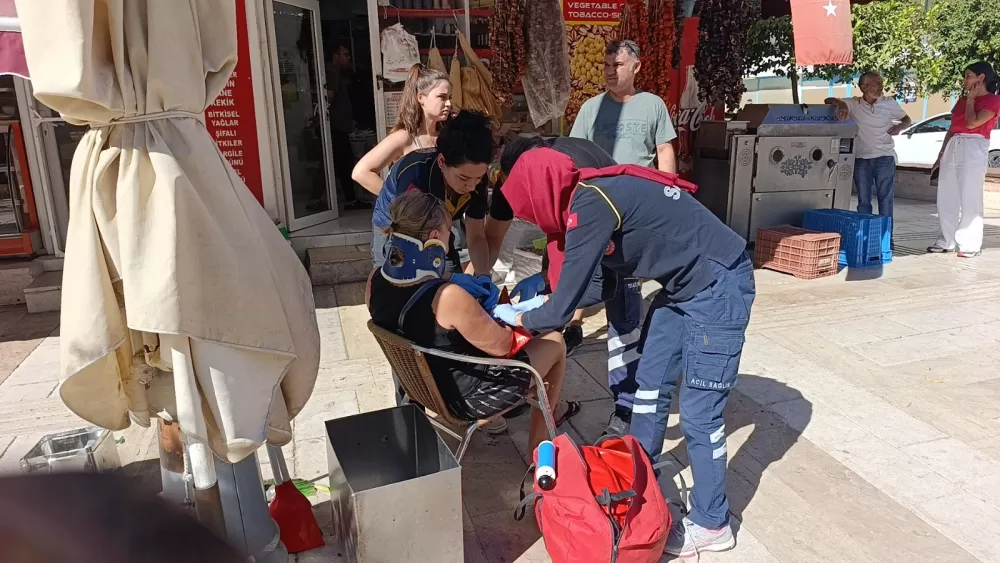 Genç sürücü, yaya geçidinde çarptığı kadının bir an olsun yanından ayrılmadı