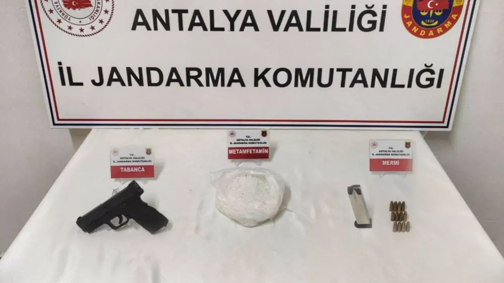 Gazipaşa’da durdurulan 2 araçtan uyuşturucu madde ve tabanca ele geçirildi