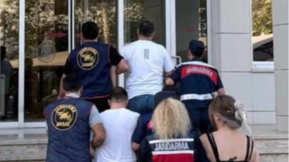 Gazipaşa'da jandarmadan kaçan 3 şüpheli yakalandı