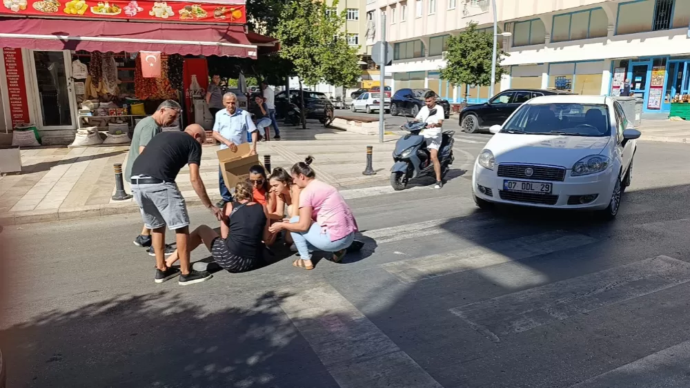Genç sürücü, yaya geçidinde çarptığı kadının bir an olsun yanından ayrılmadı