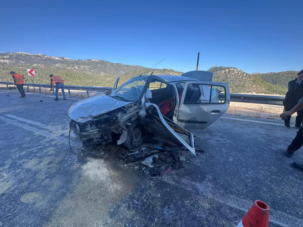 Antalya Akseki-Seydişehir karayolunda Feci Kaza 2 otomobil Çarpıştı 1 ağır 4 yaralı