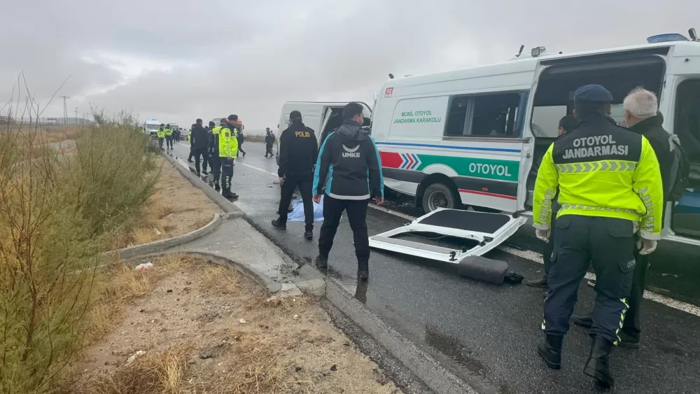 Aksaray'da jandarma aracına minibüs çarptı 2 jandarma şehit oldu, 1 vatandaş hayatını kaybetti