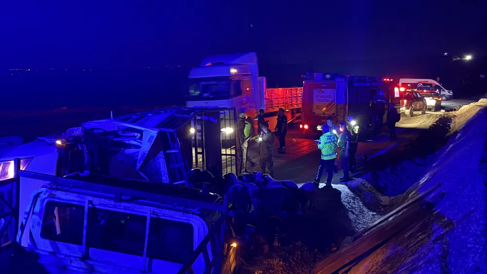 Diyarbakır’da iki kamyonet çarpıştı 2 ölü, 1 yaralı