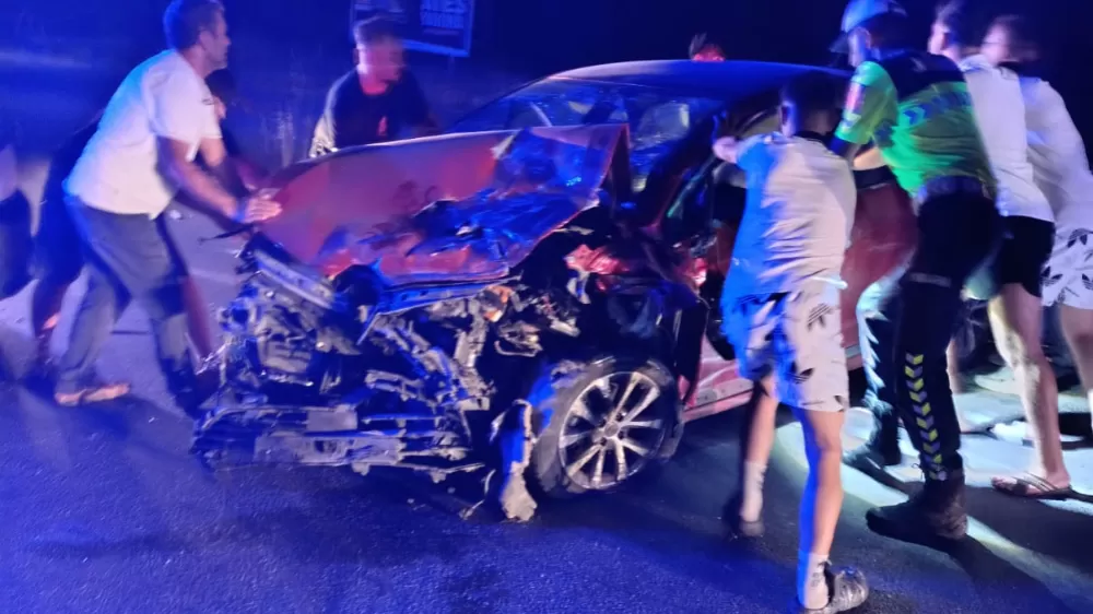 Isparta Antalya Karayolu Bucak Dereboğazı Yolunda Zincirleme Kaza 3 Araç Çarpıştı, Yaralılar Var