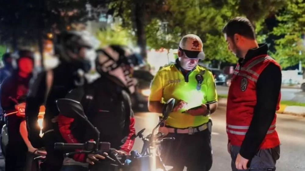Isparta'da vatandaşların huzurunu bozan araçlar trafikten men edildi