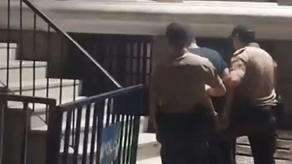 İzmir'de 13 yıl hapis cezasıyla aranan hırsız yakalandı