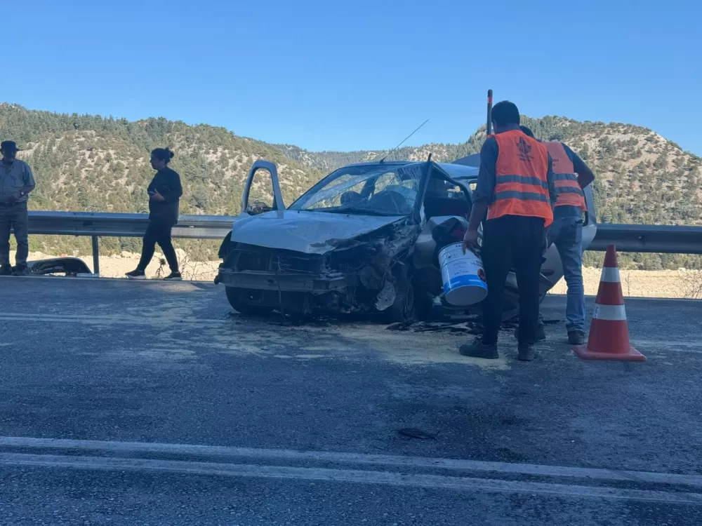 Antalya Akseki-Seydişehir karayolunda Feci Kaza 2 otomobil Çarpıştı 1 ağır 4 yaralı