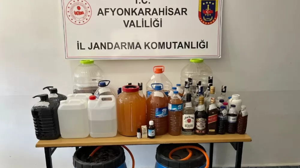 Jandarma sahte alkol yapımında kullanılan malzemeler ele geçirdi