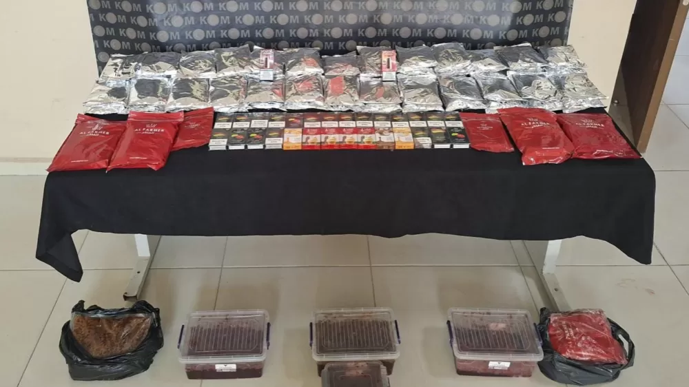 Kargo paketinden 61 kilo kaçak nargile tütünü çıktı