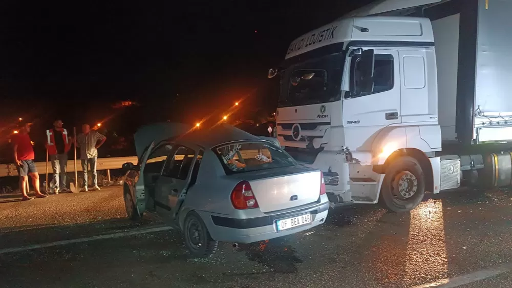  Kırıkkale'de tır ile otomobil çarpıştı 2 çocuk  6 yaralı