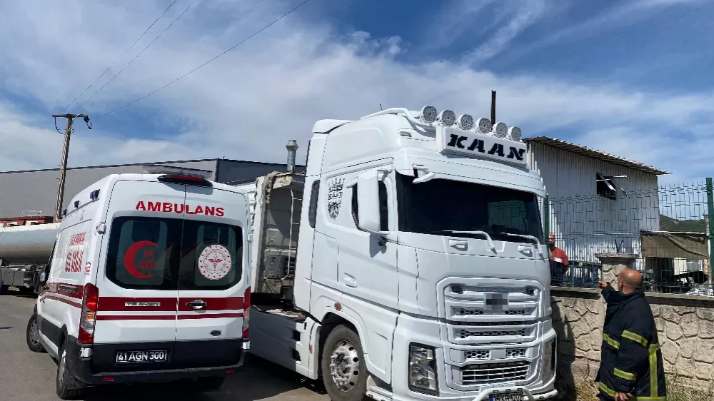 Kocaeli'de kamyonun damperi elektrik tellerine çarptı: Sürücü ağır yaralandı