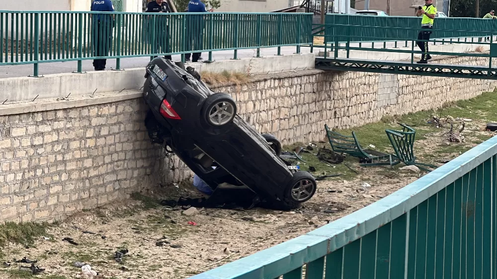 Konya'daki Kazada otomobildeki genç kız hayatını kaybetti, sürücü yaralandı