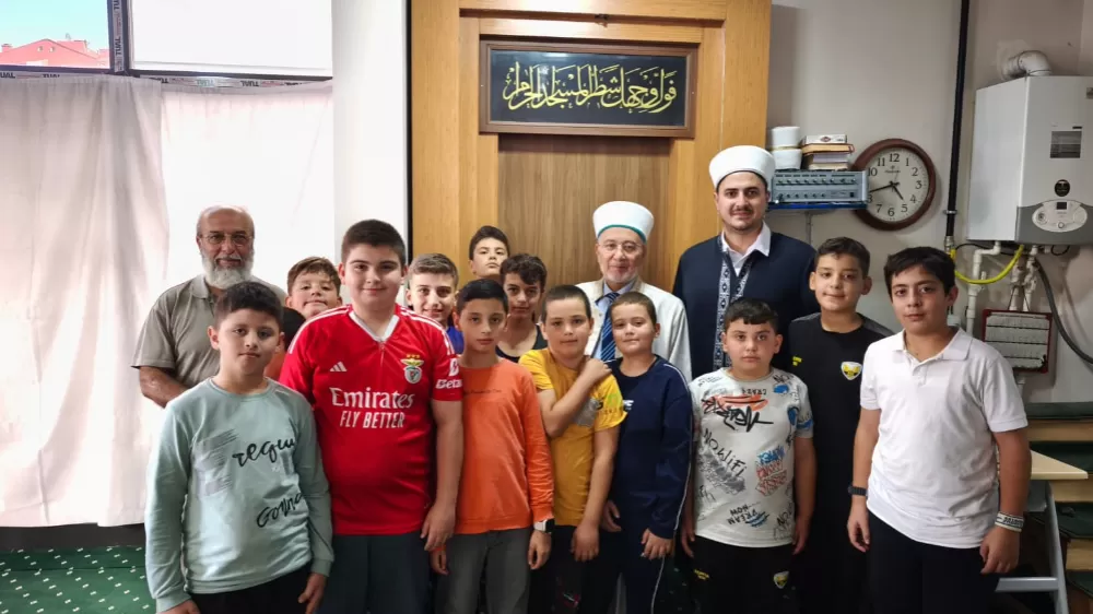 Konya Karatay İlçe Müftüsü Halil Taş’tan Akşemsettin Cami Ziyaretinde çocuklarla 