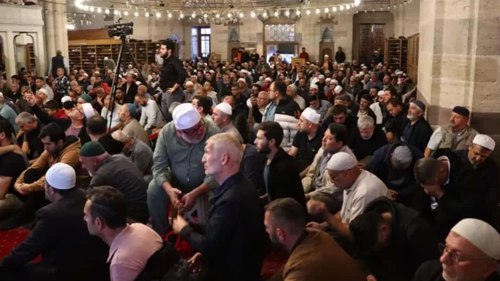  Konya Sultan Selim Camii’nde Sabah Namazı Buluşması Dualar Filistin ve Gazze İçin Yükseldi