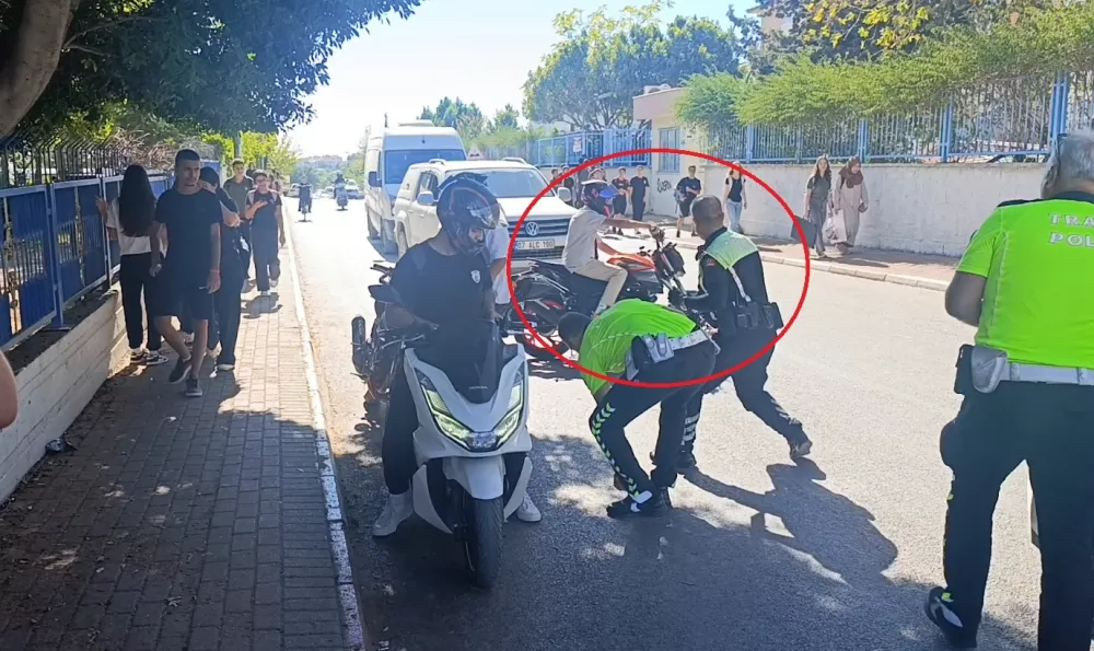 Denetime takılan motosikletli polisin arkasını dönmesini fırsat bilip 'U' dönüşü yaparak kaçtı