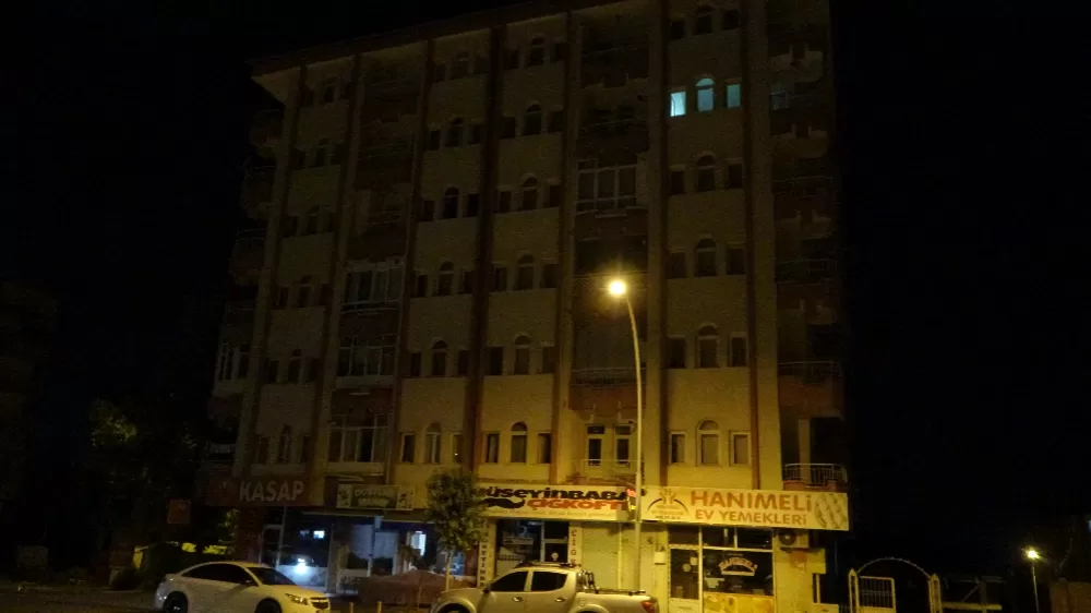 Malatya Yeşilyurt'ta Pencerede sigara içerken düşen kız çocuk yaralandı