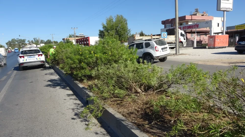 Manavgat'ta 3 araçlı zincirleme kaza