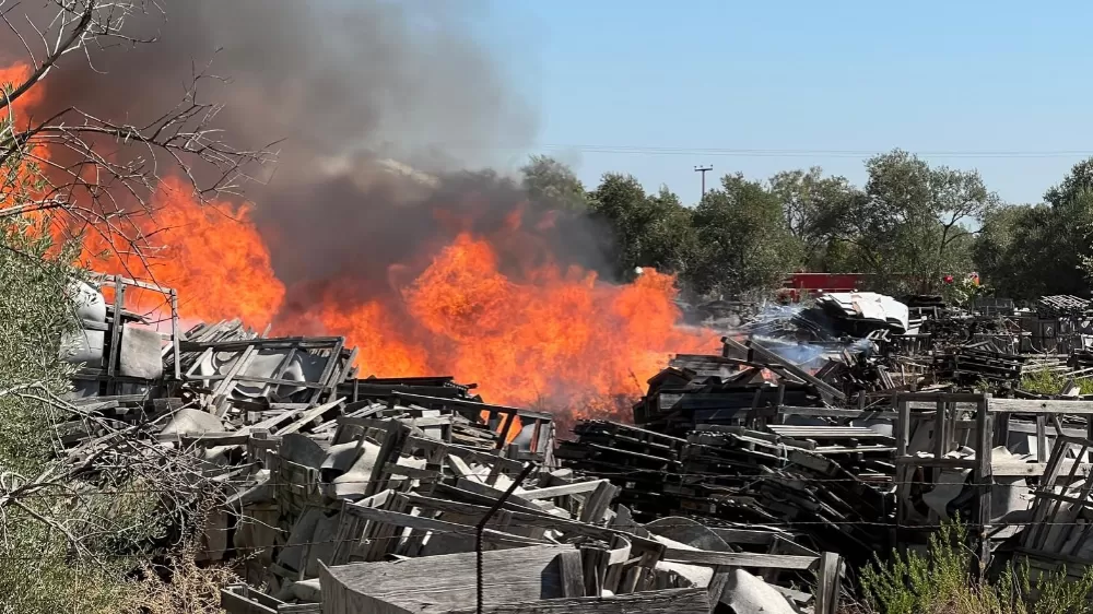 Manisa'da korkutan yangın! Söndürme çalışmaları sürüyor