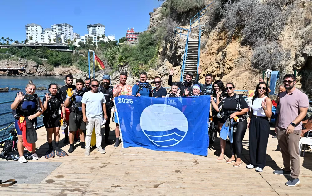 Antalya’da 40 metrelik falezlerde temizlik operasyonu