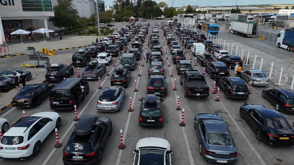 "Mecburen geri dönüyoruz ama içimizdeki vatan sevgisi hep var"