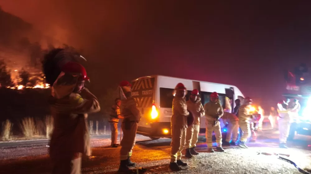 Muğla’da alevli gece Muğla’da gece meydana gelen 7 ayrı orman yangınından 4ü söndürüldü 3’ü devam ediyor
