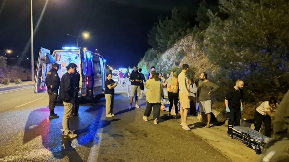 Muğla Menteşe'de  havalimanı otobüsü devrildi  5 yaralı
