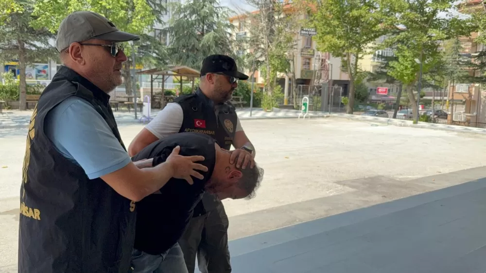 Afyonkarahisar'da Sosyal medyadan valiye küfür ve hakaret eden şahıs Antalya'da yakalandı