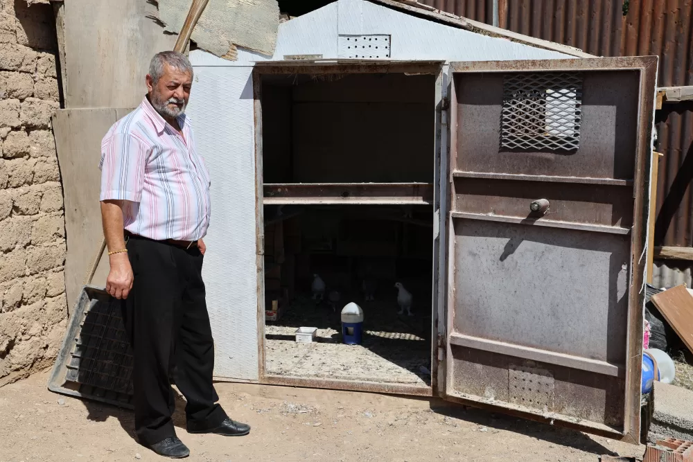 Sivaslı vatandaş, paha biçemediği güvercinleri için çelikten kümes yaptırdı