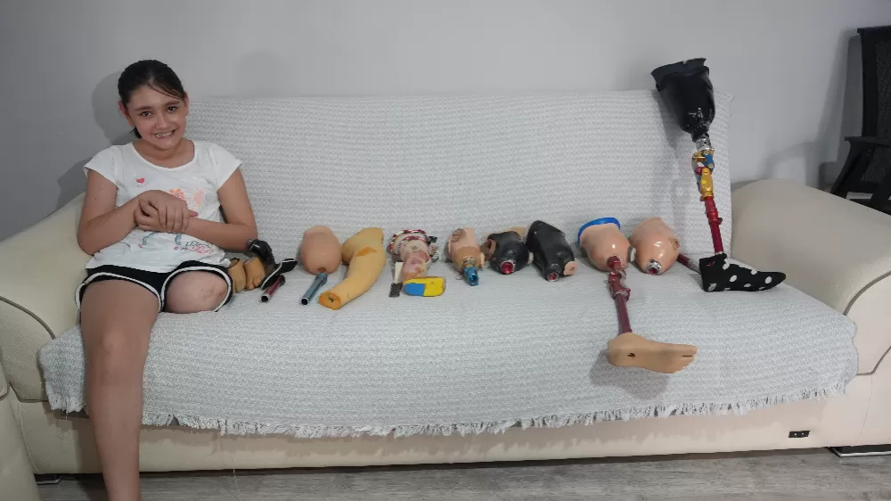 Okulların açılmasına günler kala 12 yaşındaki Özge'ye dar gelen protez bacak engeli