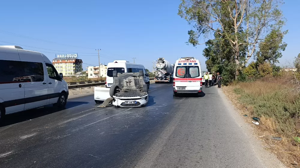 Önündeki araca çarpıp devrilen otomobilin sürücüsü yaralandı