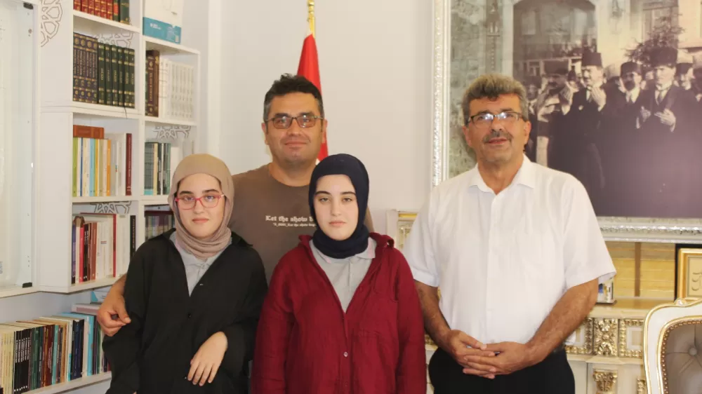 Ordu'da 'Yazınla Yazıma Dokun' yarışmasında dereceye girenlere ödül