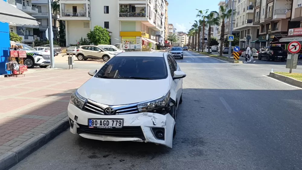 Otomobil ile çarpışan motosikletli yaralandı