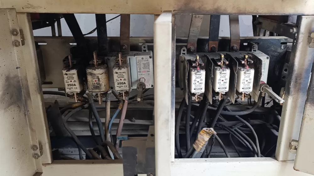 Parktaki trafoda çıkan yangın büyümeden söndürüldü