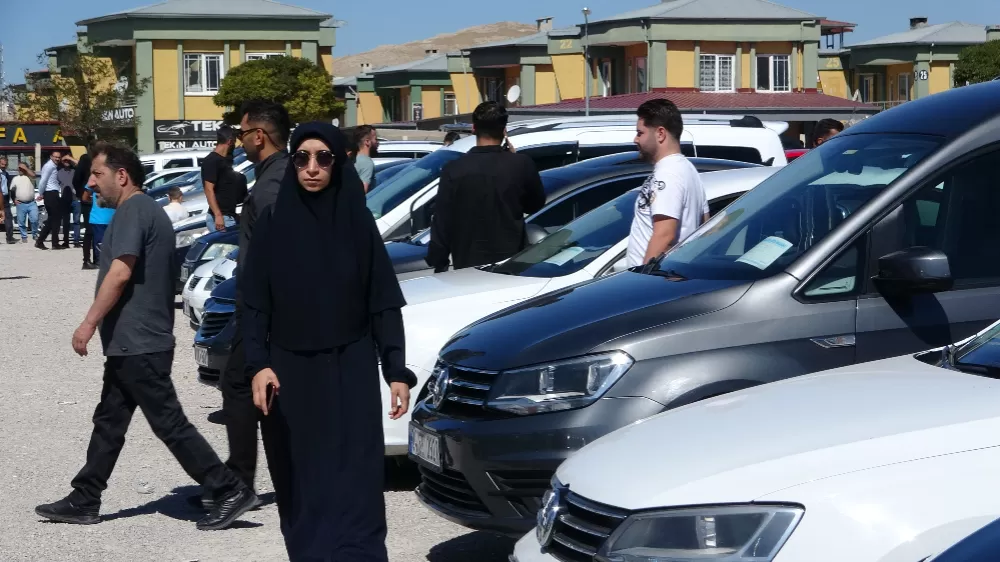 "Piyasayı büyük ölçüde internet siteleri belirliyor"