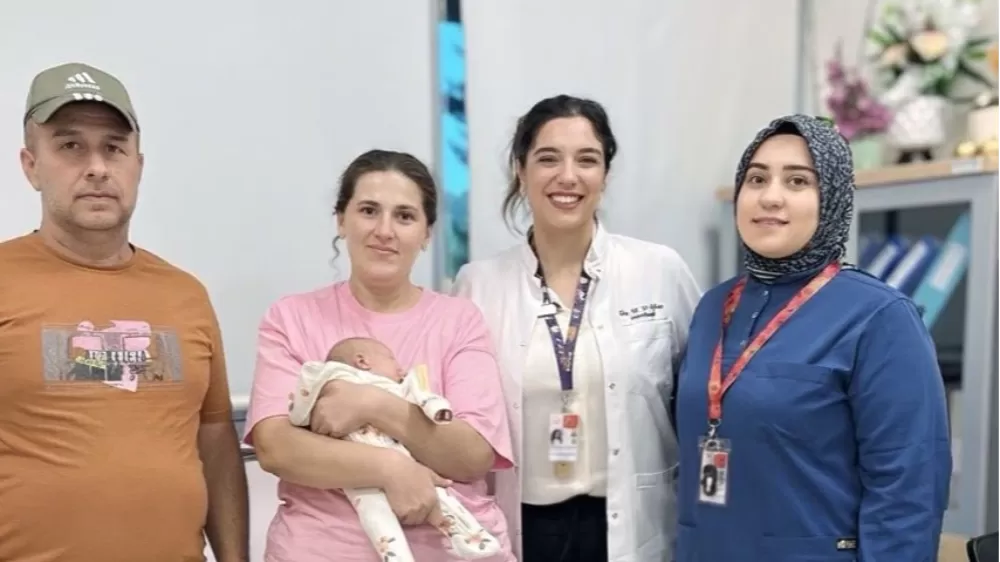 Riskli gebeliği bulunan anne sağlıklı şekilde bebeğini dünyaya getirdi
