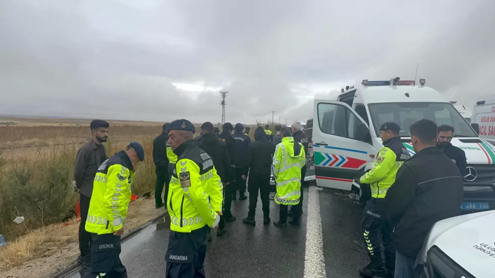 Aksaray'da jandarma aracına minibüs çarptı 2 jandarma şehit oldu, 1 vatandaş hayatını kaybetti