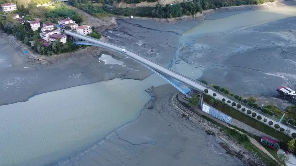 "Saklı cennet" Ayvacık'ta baraj suları çekildi, kara ortaya çıktı