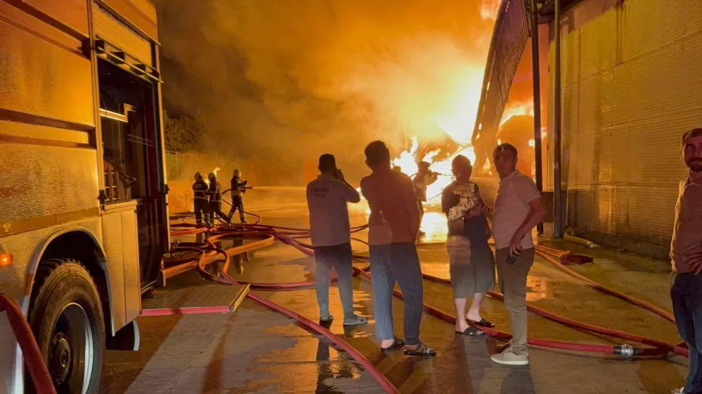 Samsun Tekkeköy’de kereste fabrikası alev alev yanıyor