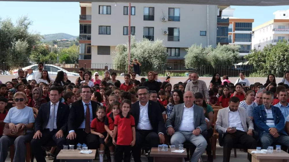 Sarıgöl'ün en büyük okulu yeni binasında ilk törenini yaptı