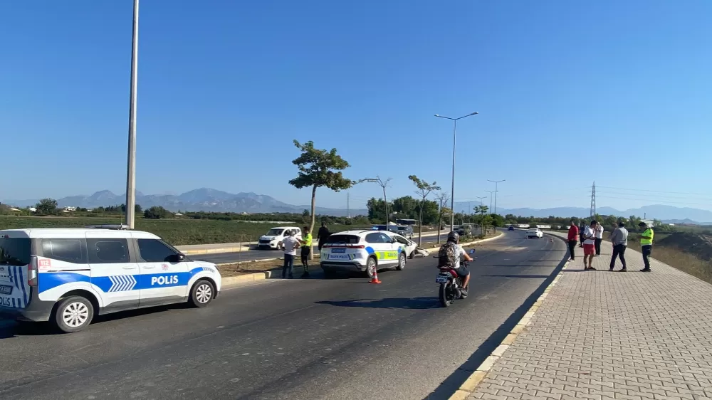 Serik'te iki otomobil çarpıştı: 1 yaralı