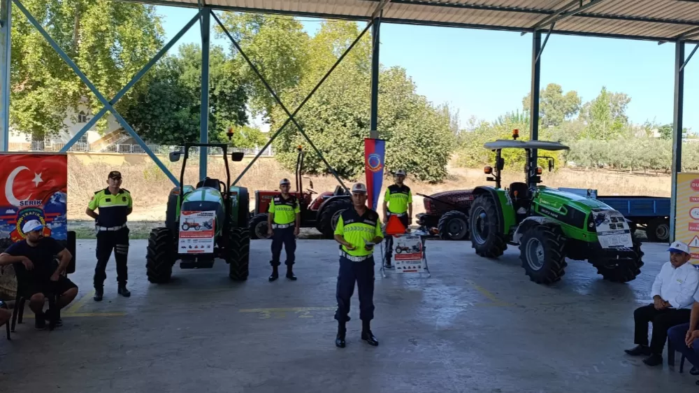 Serik'te jandarmadan tarım aracı sürücülerine eğitim