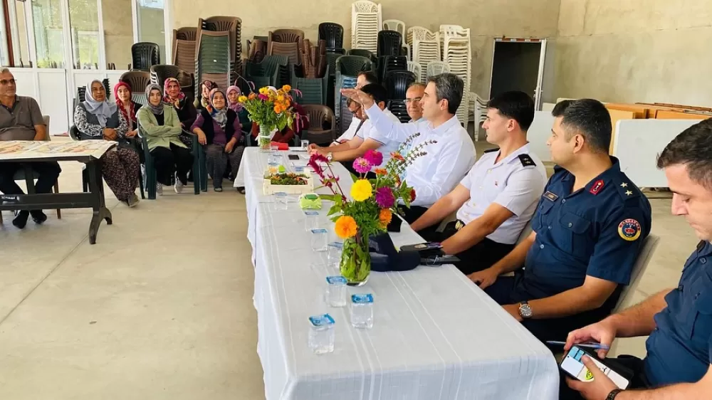 Kaymakam Kuruca, köy ziyaretlerini sürdürüyor Kızıllı'da vatandaşla buluştu