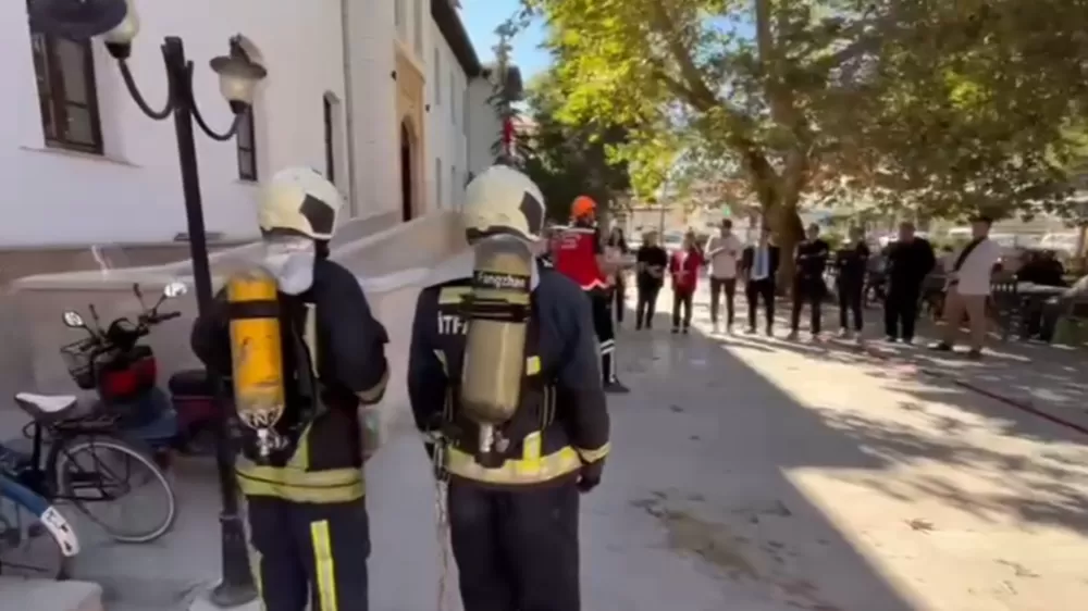 Tarihi hükümet konağında gerçeği aratmayan yangın tatbikatı