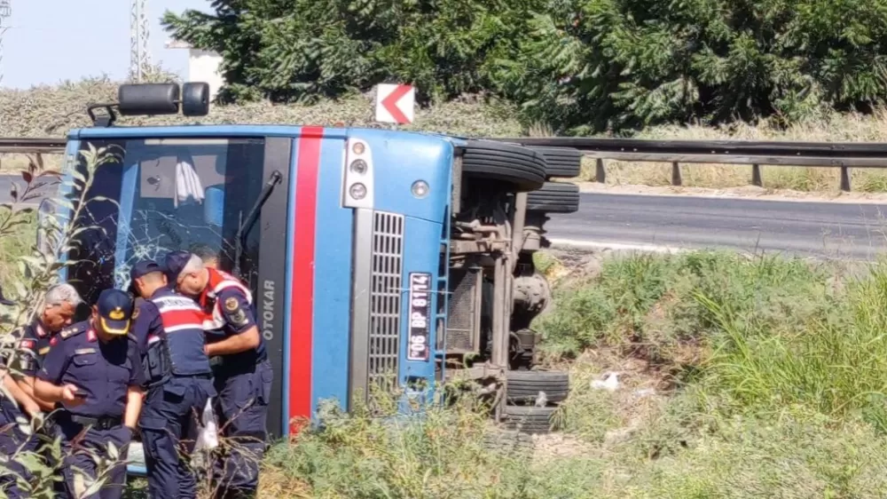 Tarsus’ta cezaevi ring aracı devrildi: 12 yaralı