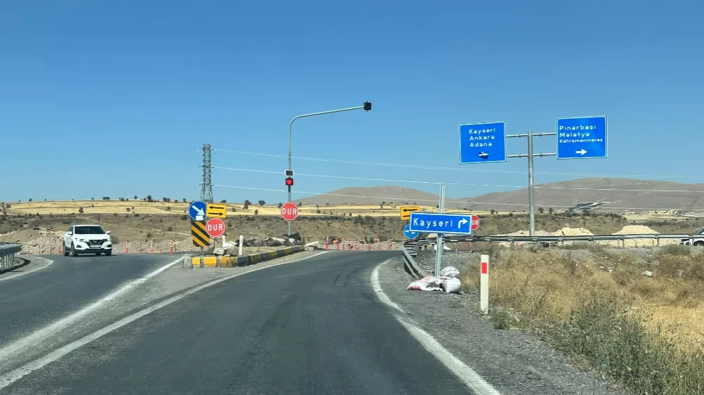 Tomarza-Malatya bağlantı yolunda çalışmalar devam ediyor