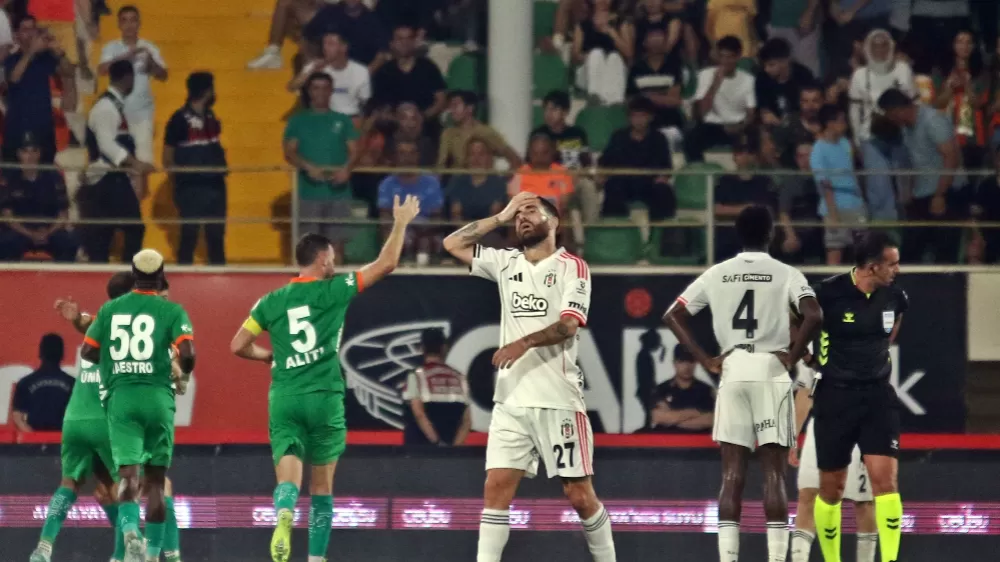  Trendyol Süper Lig  Corendon Alanyaspor  evinde Beşiktaş'a acımadı 