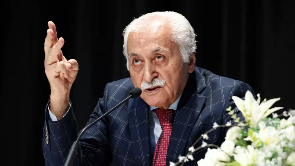 Türk diline olan hassasiyetiyle tanınan usta şair ve yazar Yavuz Bülent Bakiler Vefat Etti 