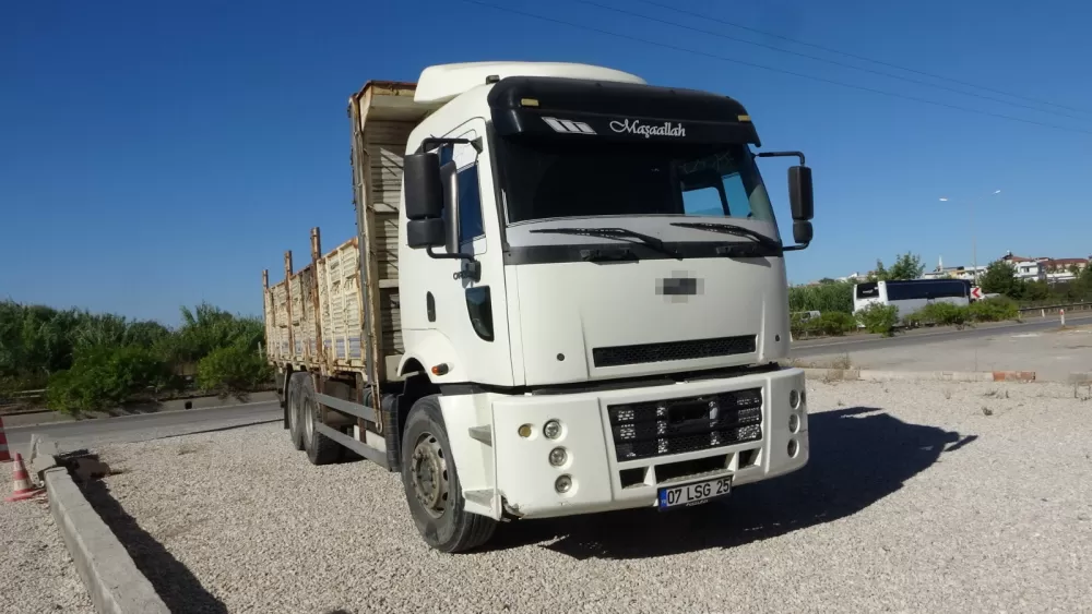 Manavgat'ta 3 araçlı zincirleme kaza