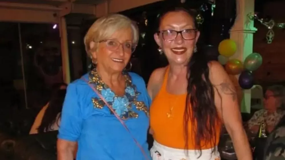  Ünlü sanatçı Güllü evinin terasından düşerek hayatını kaybetti